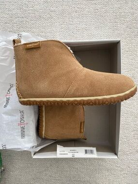 Minnetonka Brand New With Box Cinnamon Suede Ankle Booties